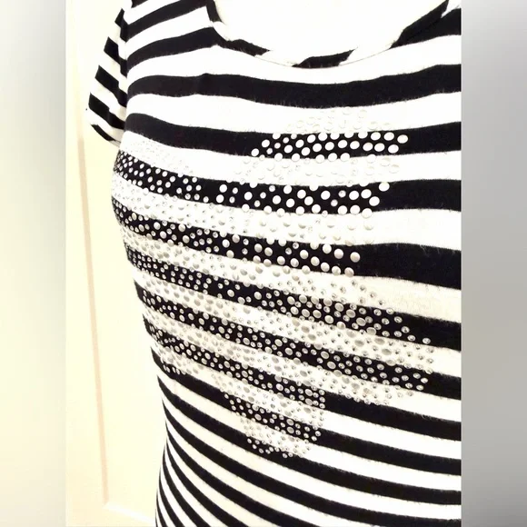 White House Black Market SS Top - Picture 3 of 9